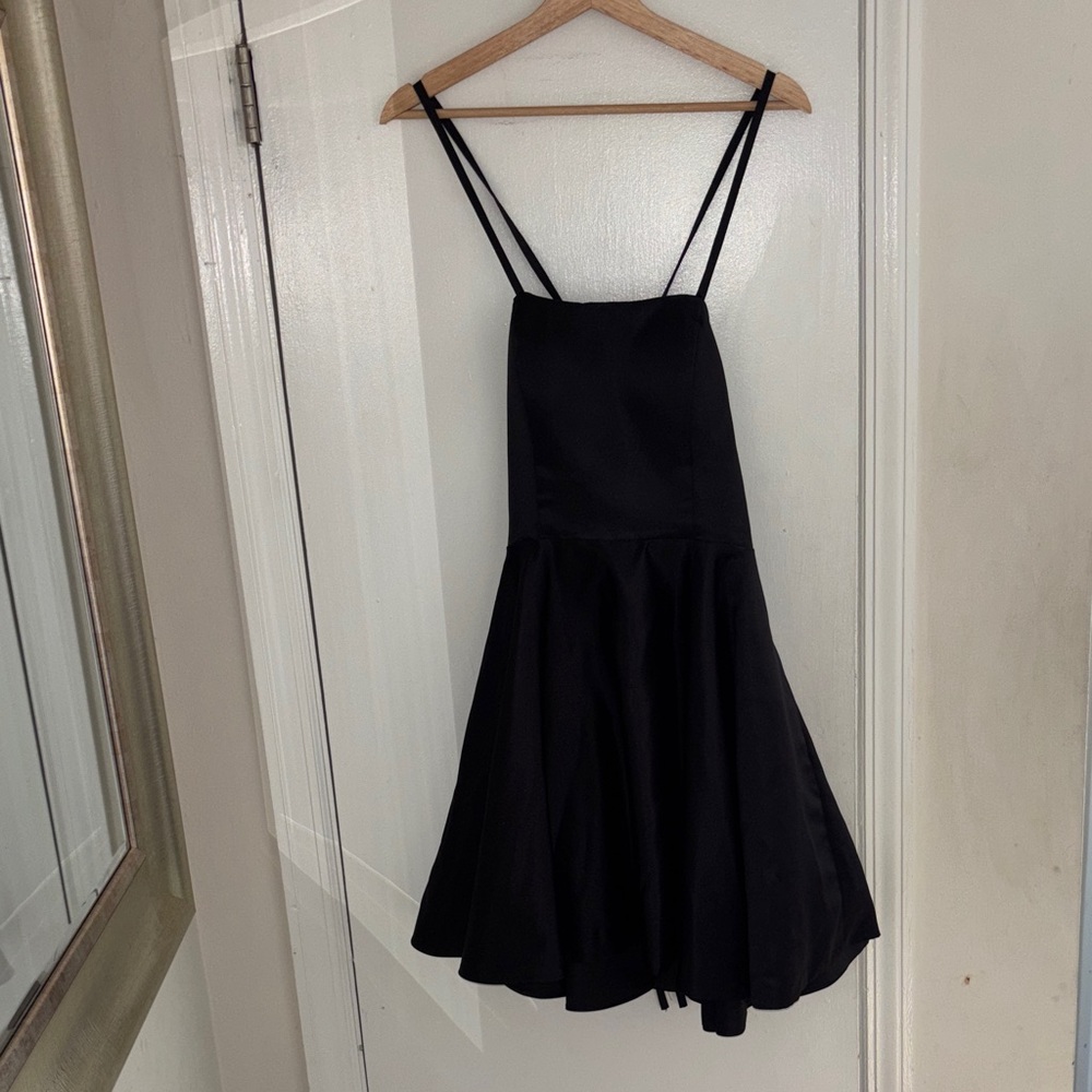 Elegant Black Sleeveless Dress